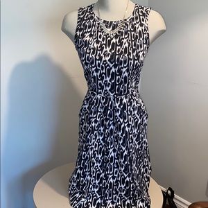 Knee length pencil dress with pockets!